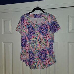 Lulu-B Short Sleeve Pineapples Shirt Size Small UPF50 stretch colorful Womens